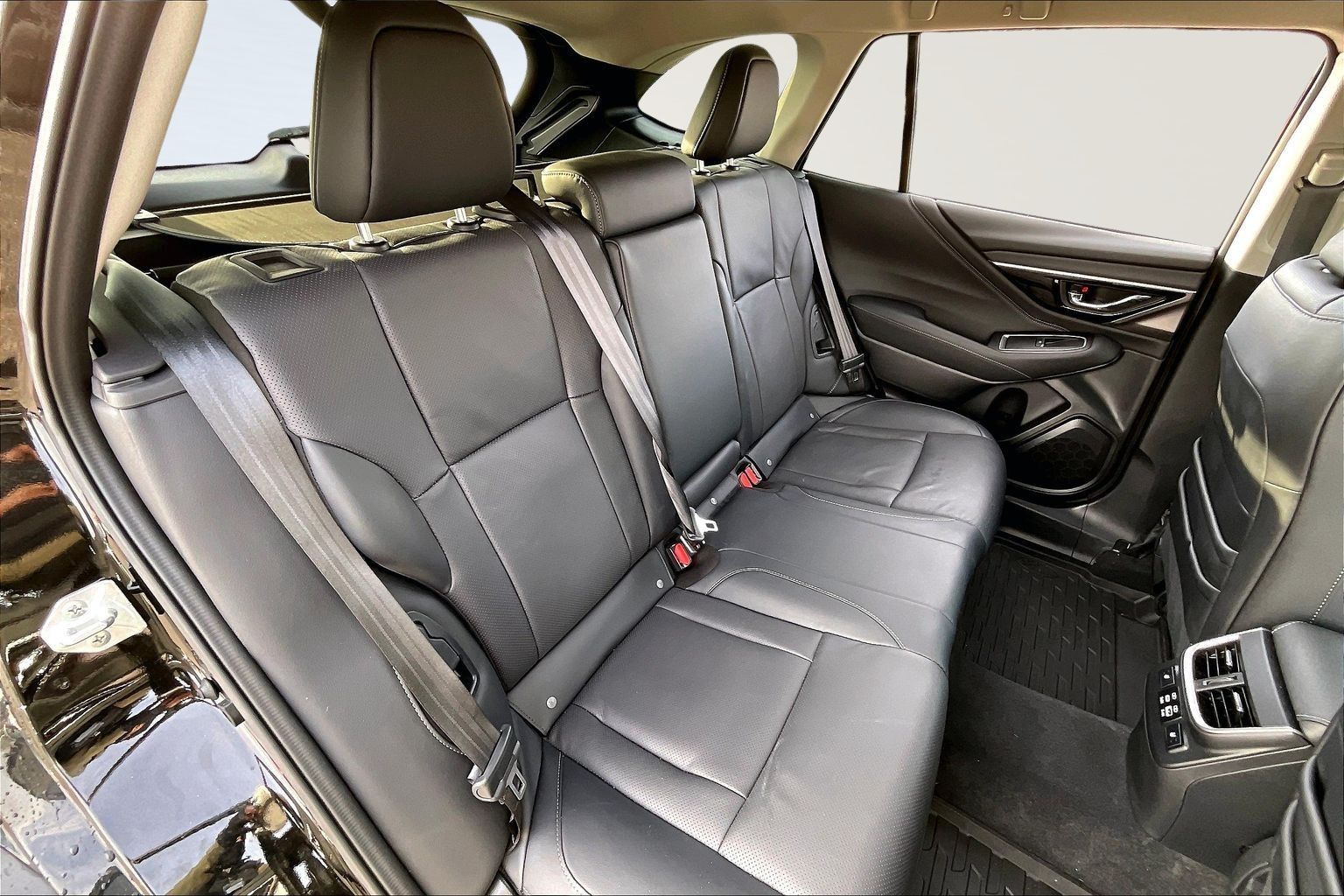 2025 SUBARU OUTBACK - Image 28