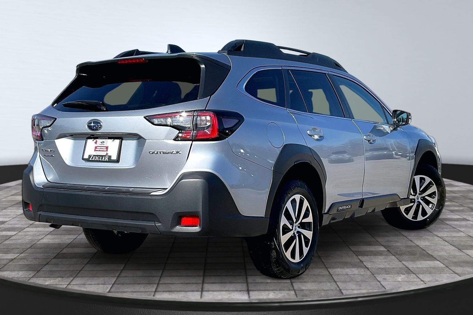 2025 SUBARU OUTBACK - Image 2