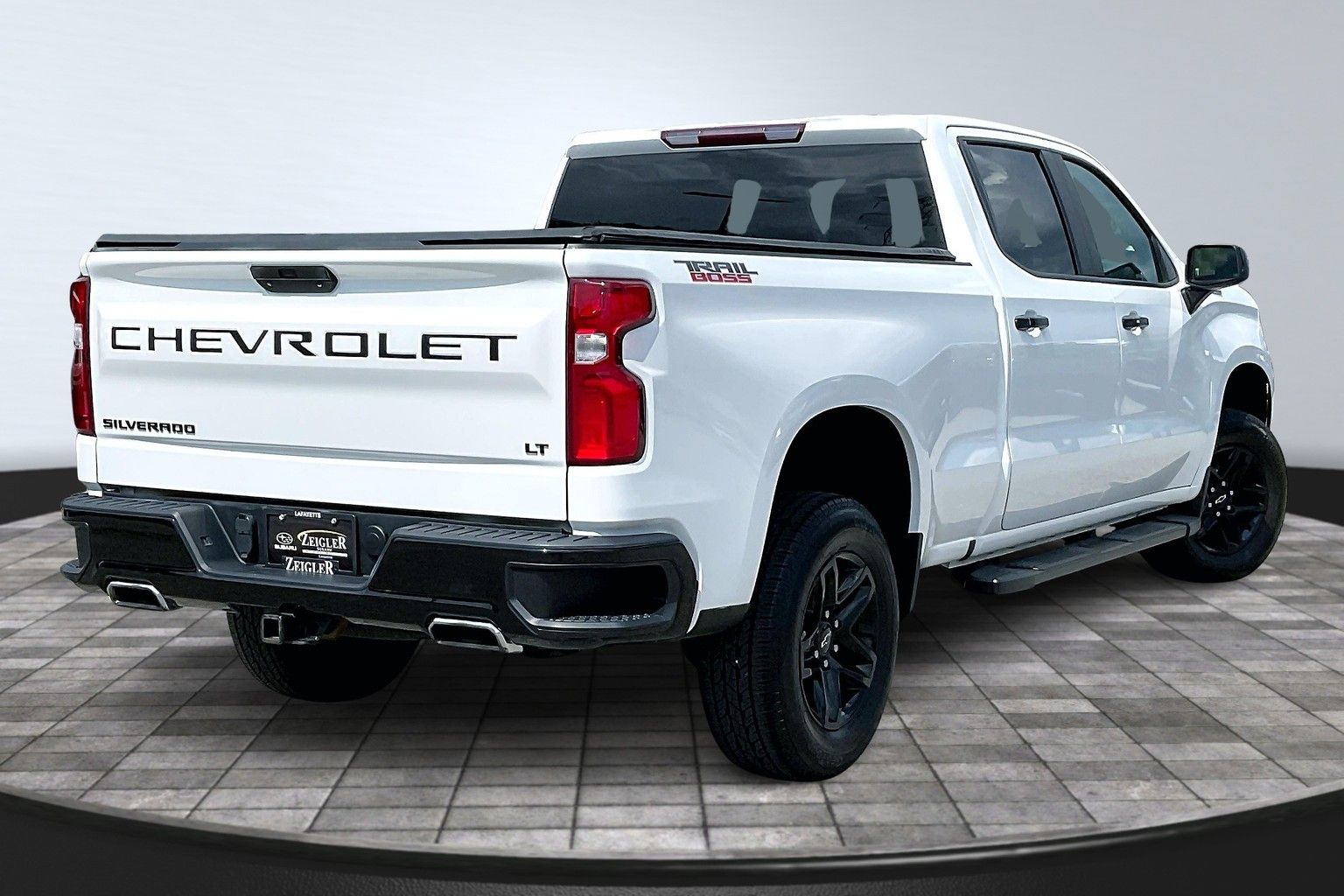 2021 Chevrolet Silverado 1500 LT Trail Boss photo 2