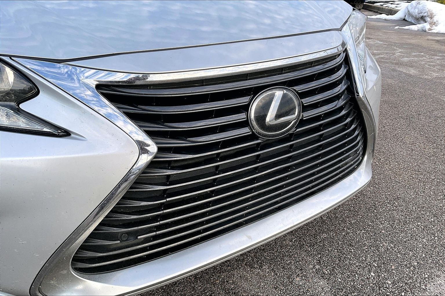 2017 LEXUS ES - Image 29