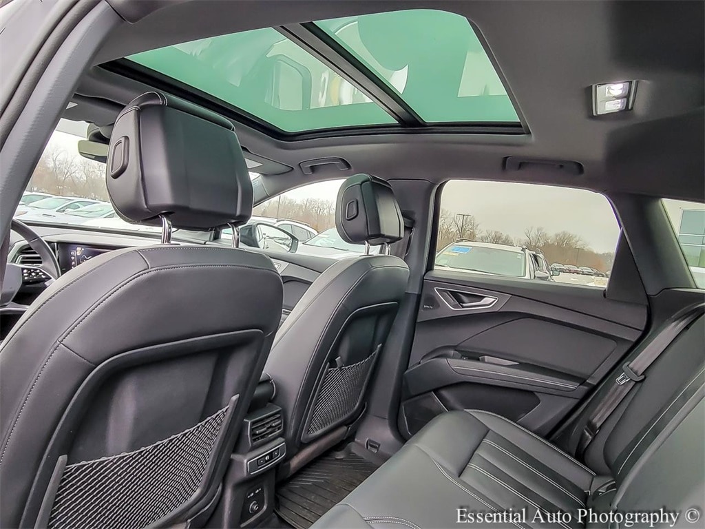 2022 AUDI Q4 - Image 12