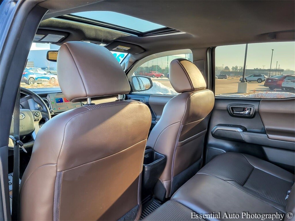 2017 TOYOTA TACOMA - Image 12