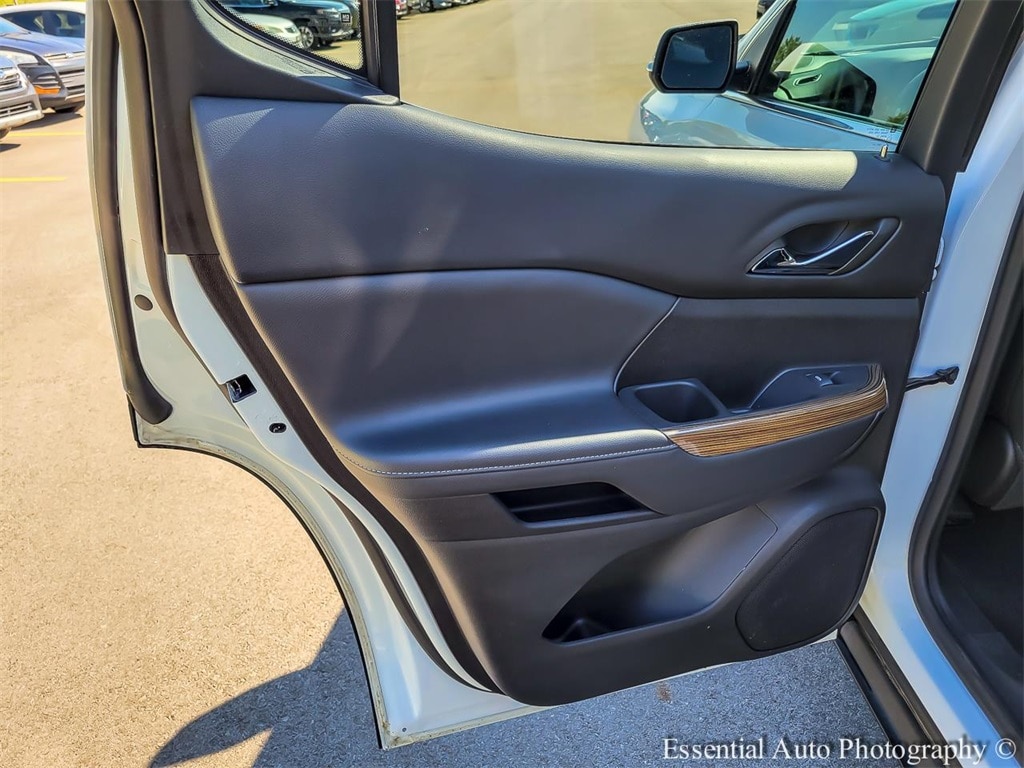 2023 GMC ACADIA - Image 26