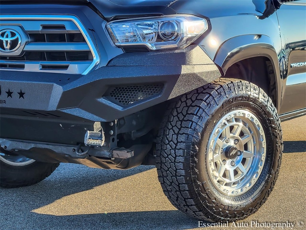 2017 TOYOTA TACOMA - Image 3
