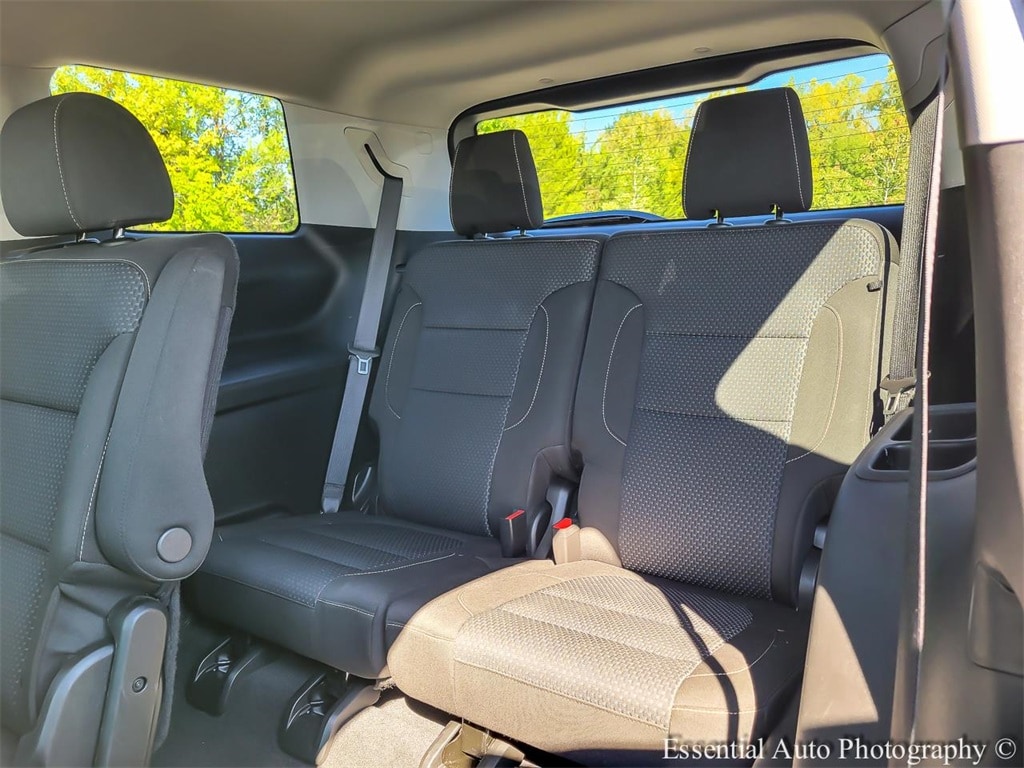 2023 GMC ACADIA - Image 11