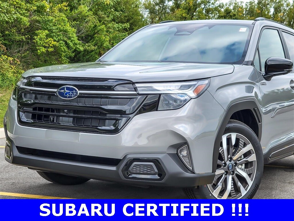2025 Subaru Forester Touring photo 2