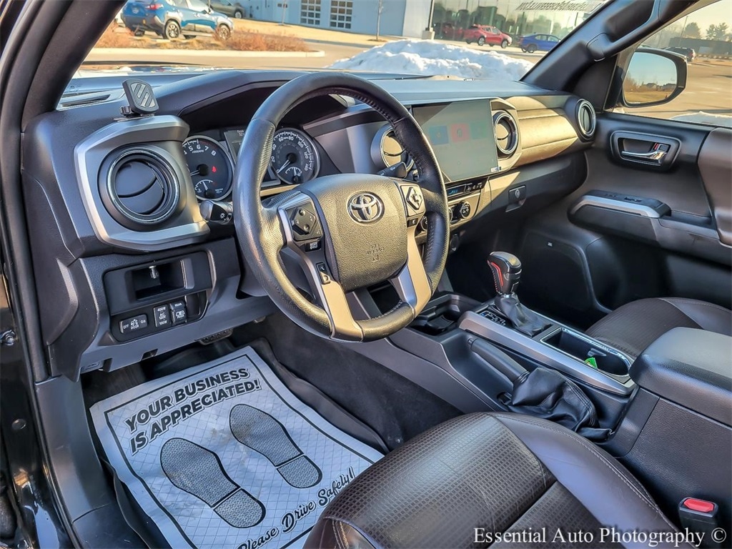 2017 TOYOTA TACOMA - Image 9