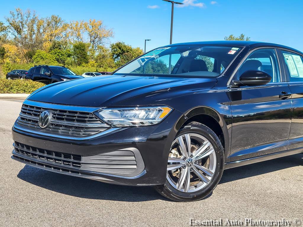 Used 2024 Volkswagen Jetta SE with VIN 3VW7M7BU9RM017124 for sale in Crown Point, IN