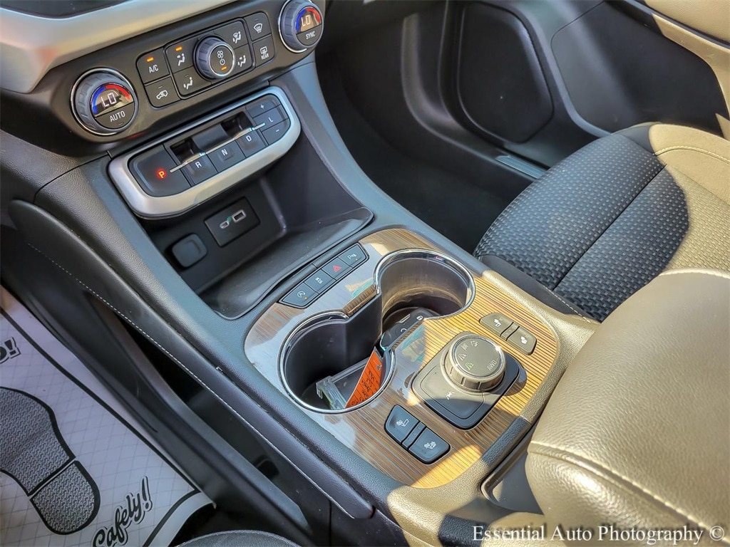 2023 GMC ACADIA - Image 24