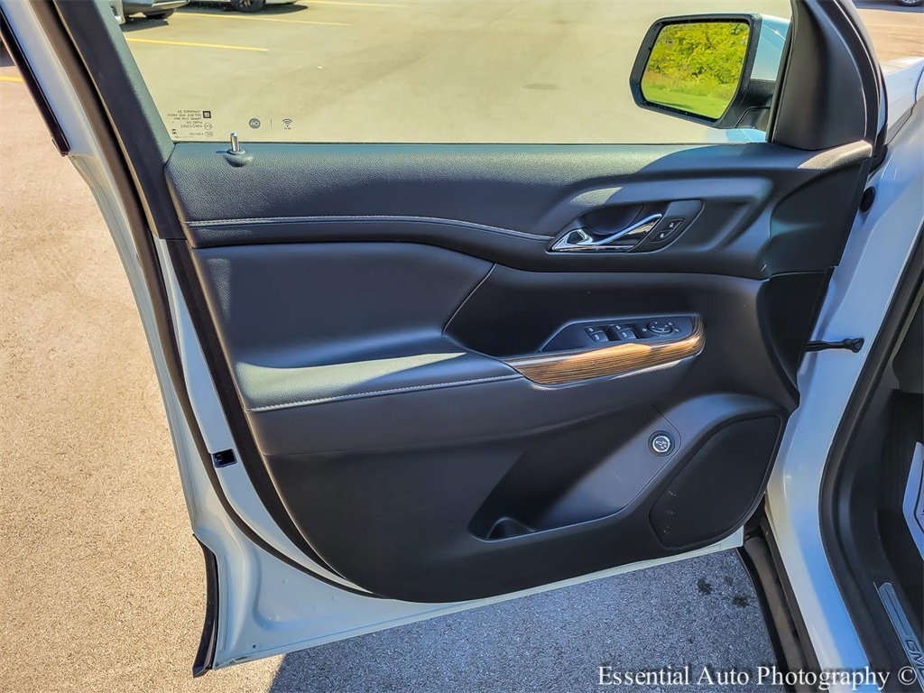 2023 GMC ACADIA - Image 25