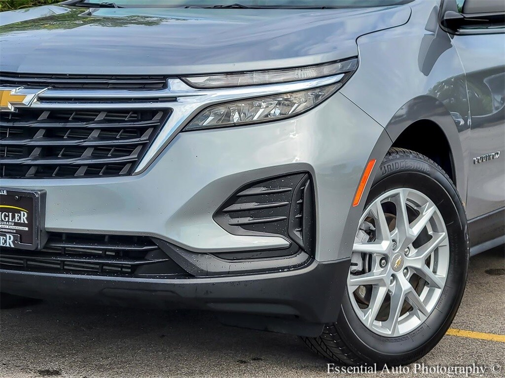 2024 Chevrolet Equinox LS photo 3