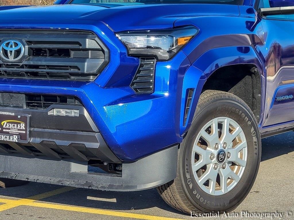 2025 Toyota Tacoma Double Cab photo 3