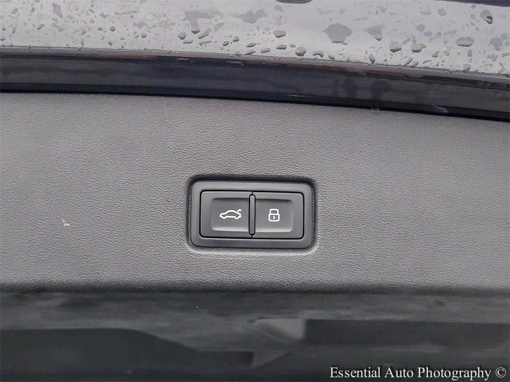 2022 AUDI Q4 - Image 28