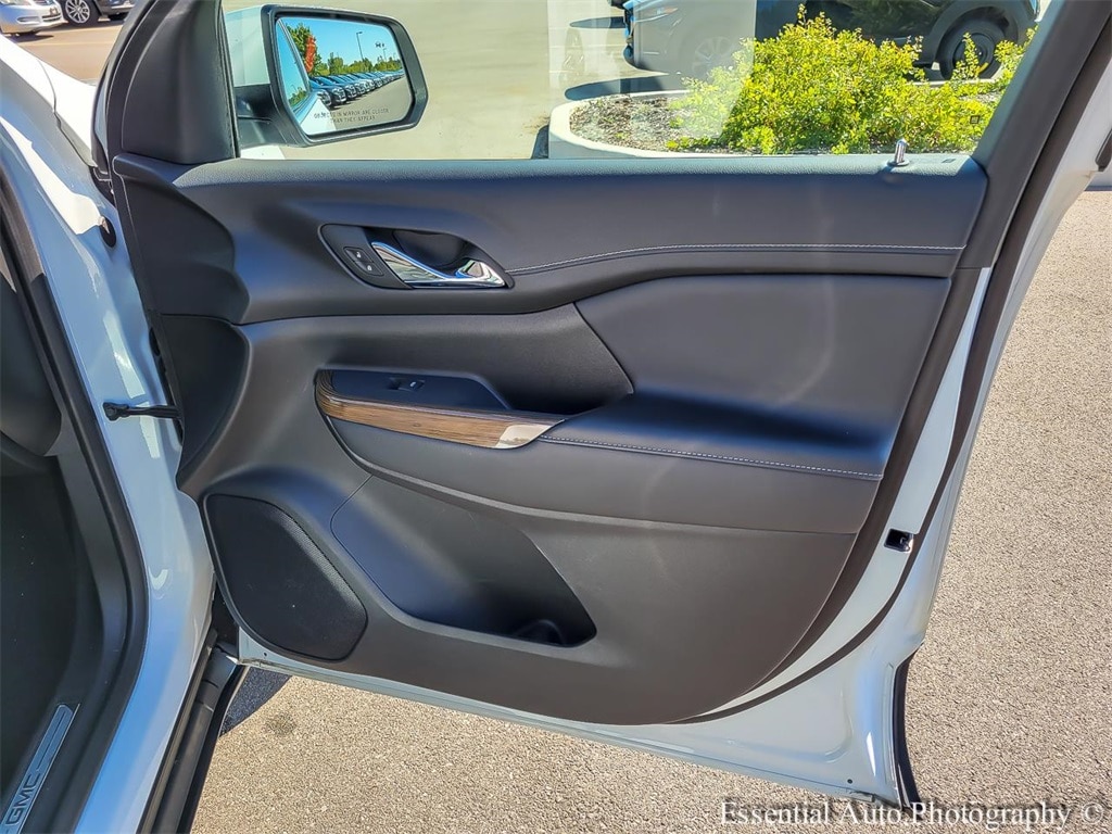 2023 GMC ACADIA - Image 33