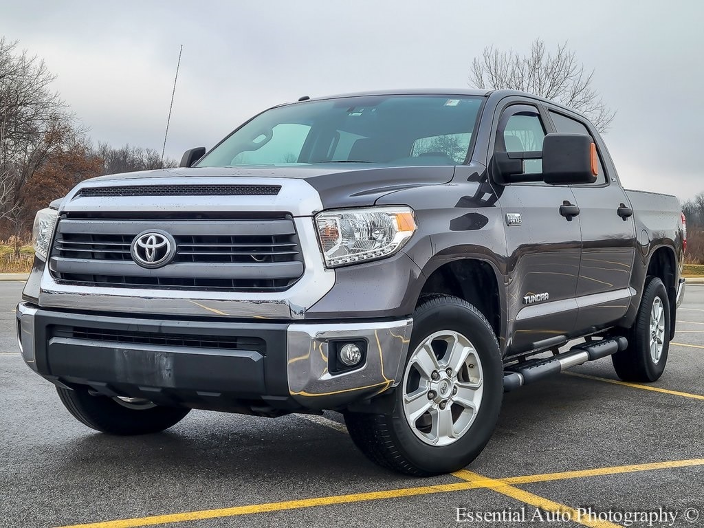 2015 Toyota Tundra SR5's photo