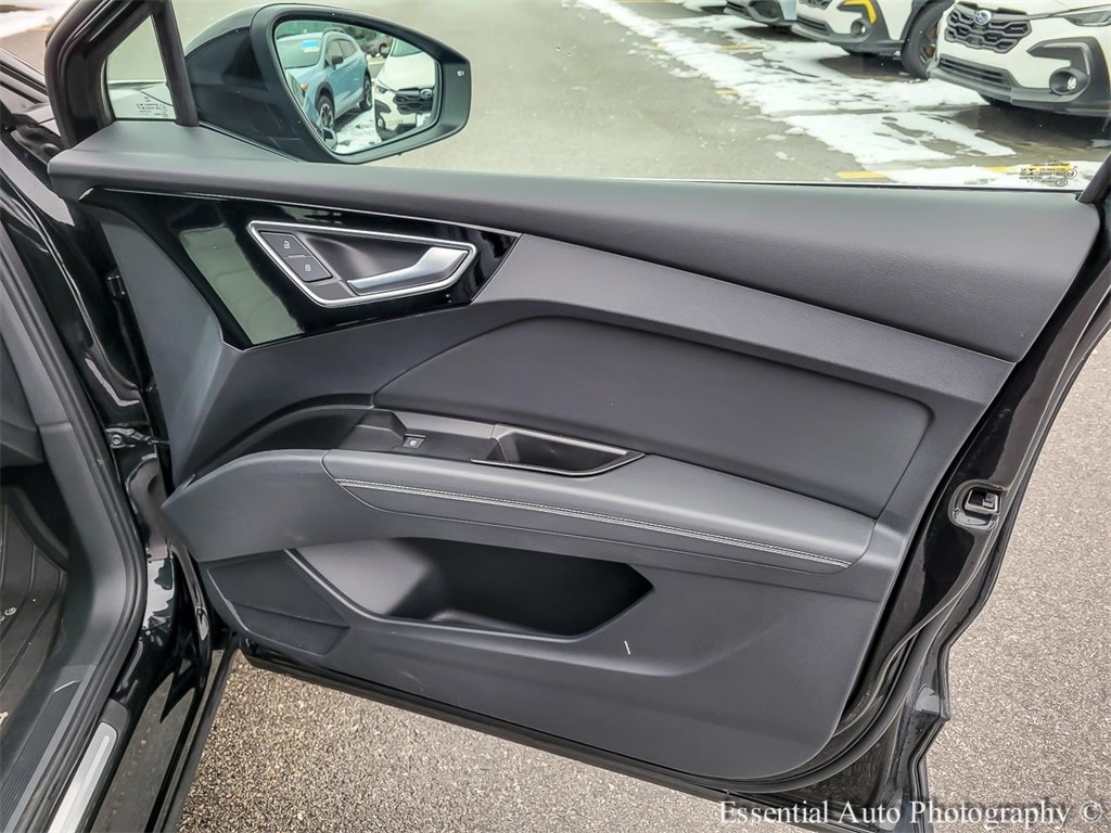 2022 AUDI Q4 - Image 32