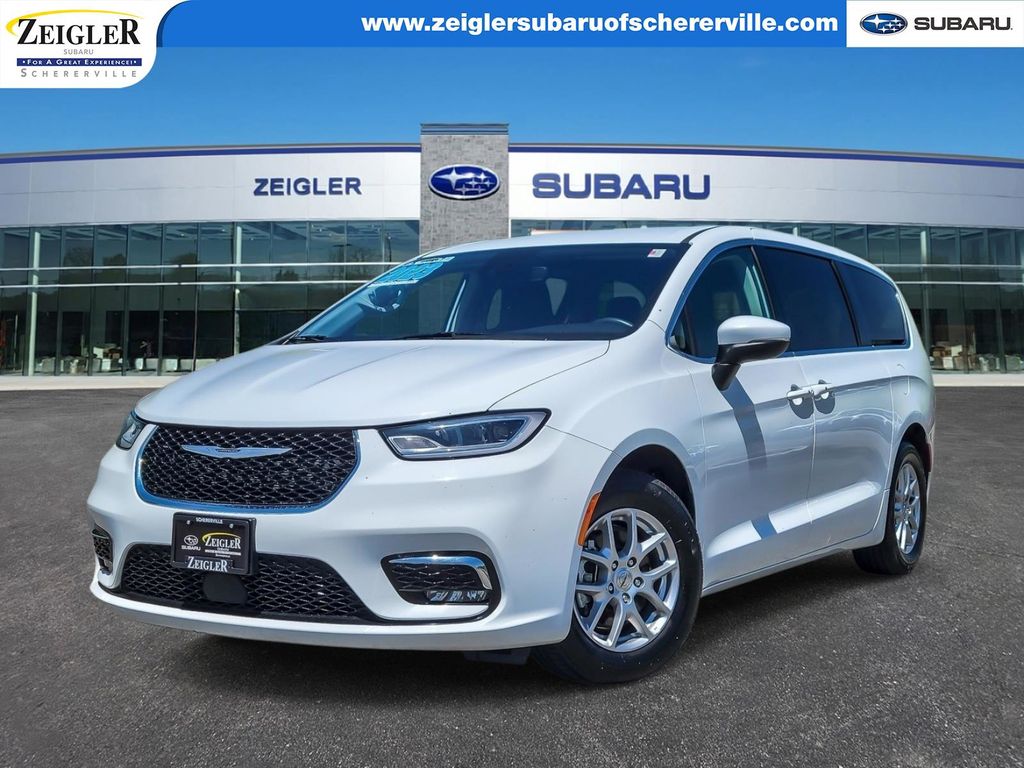 2023 Chrysler Pacifica Touring L's photo