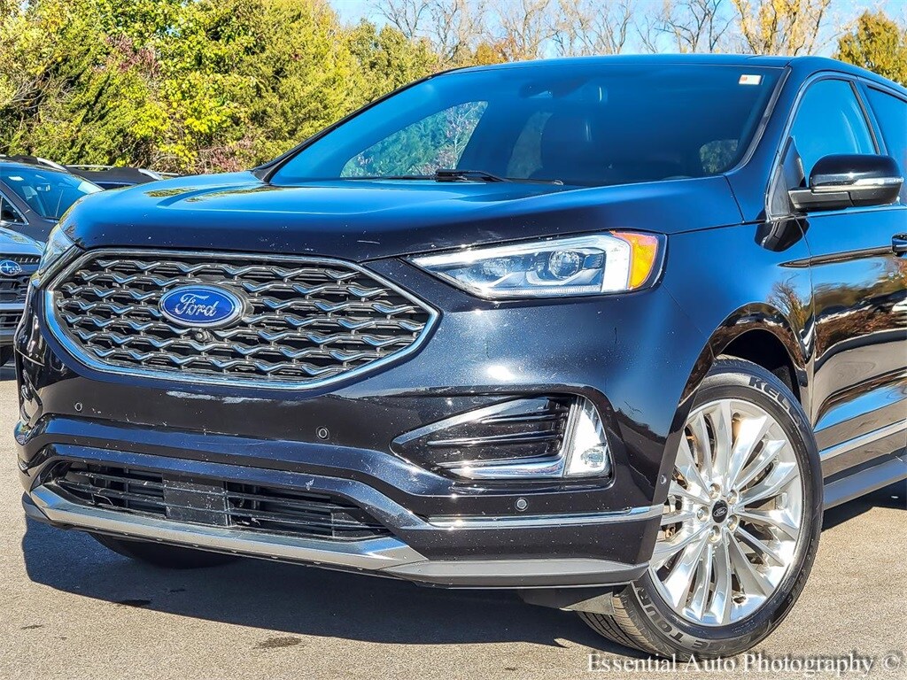 2020 Ford Edge Titanium photo 2