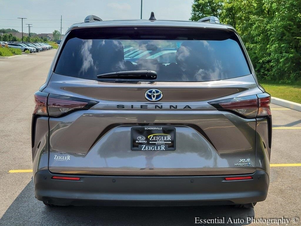 2023 Toyota Sienna XLE photo 4