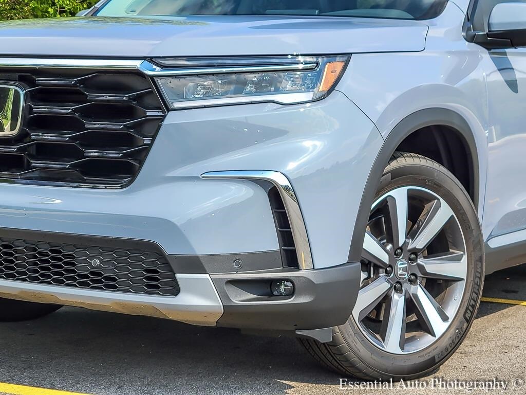 2025 Honda Pilot Touring photo 2