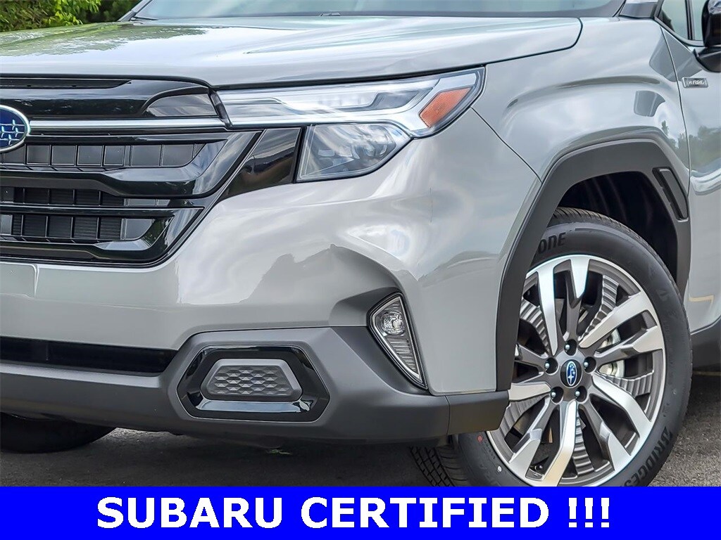 2025 Subaru Forester Touring photo 3