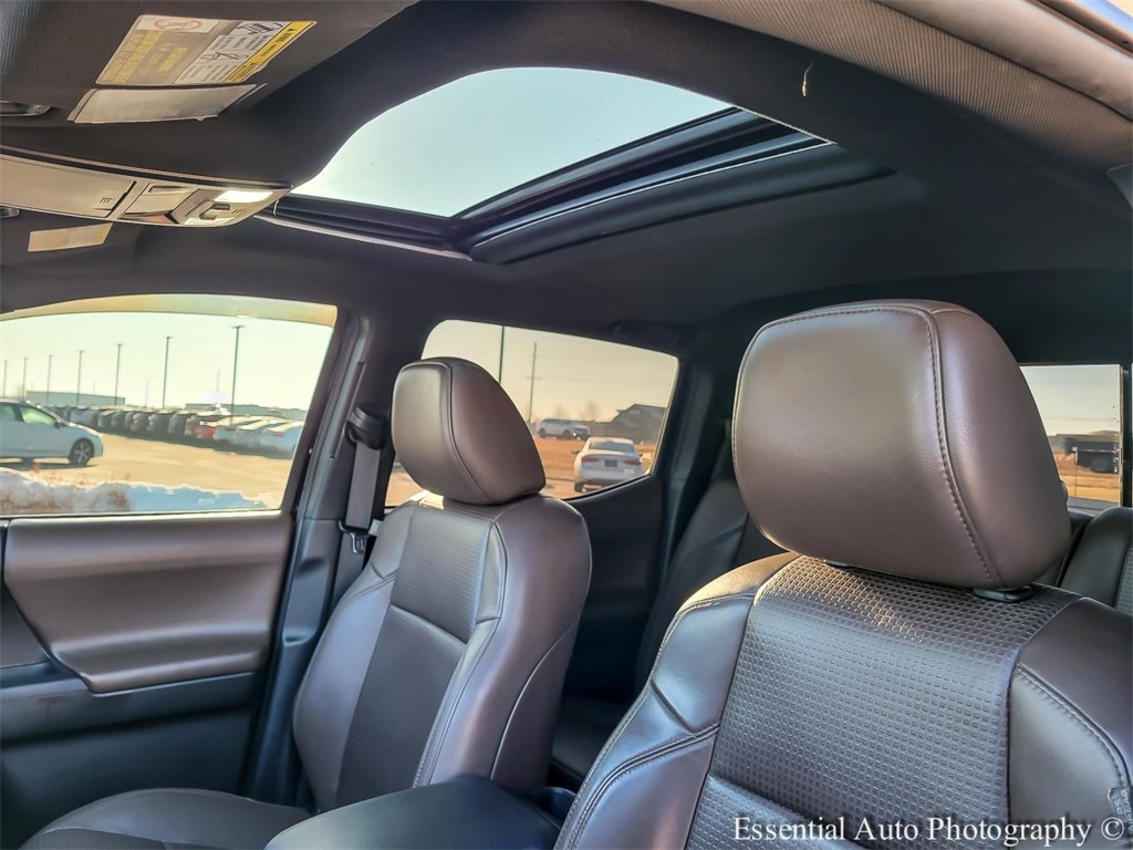 2017 TOYOTA TACOMA - Image 10