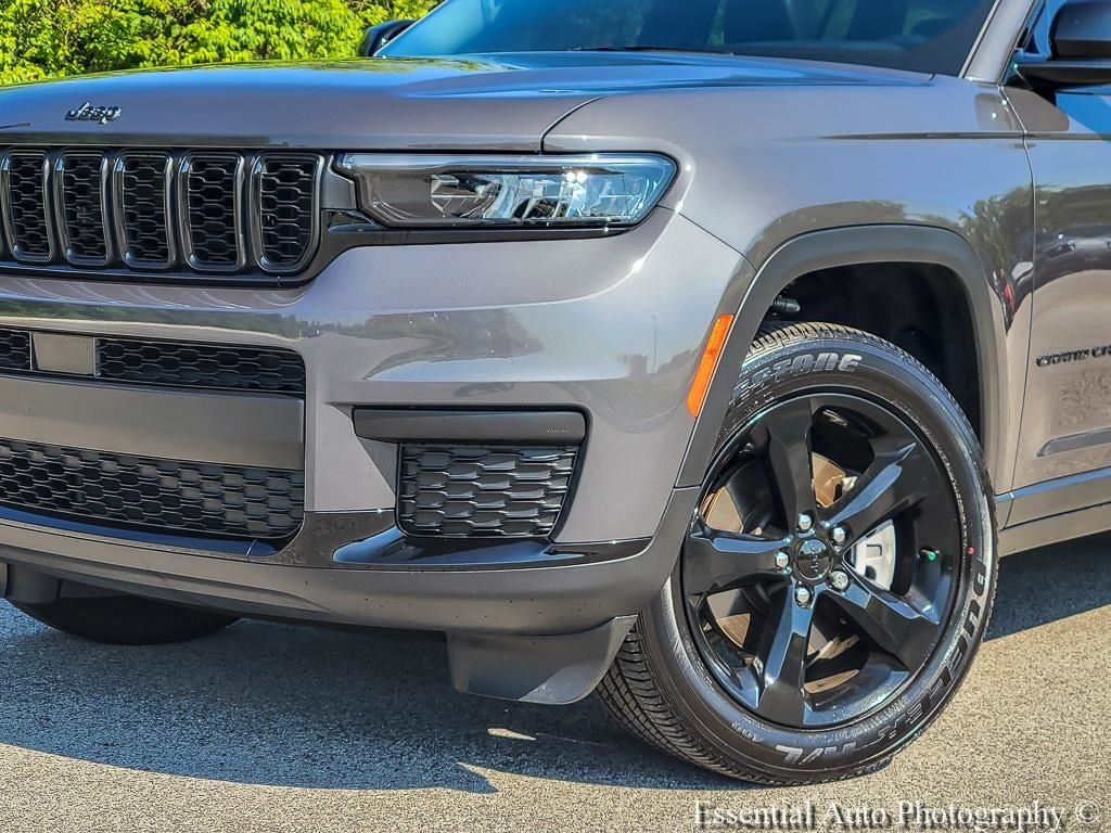Used 2025 Jeep Grand Cherokee L Laredo SUV