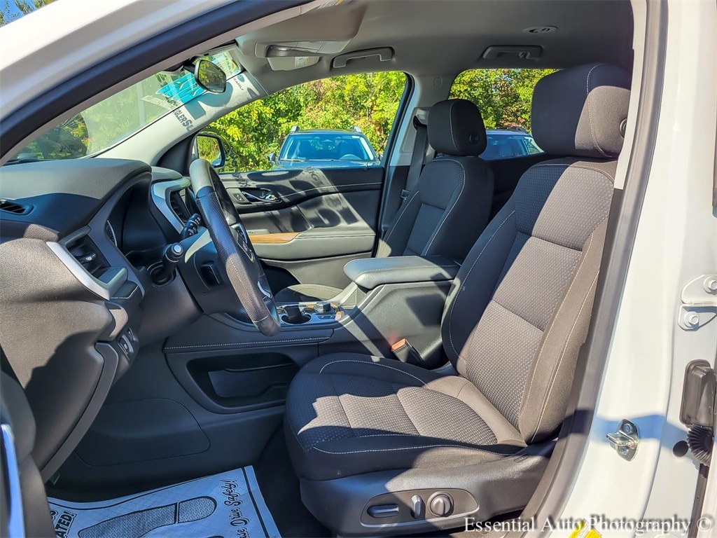 2023 GMC ACADIA - Image 8