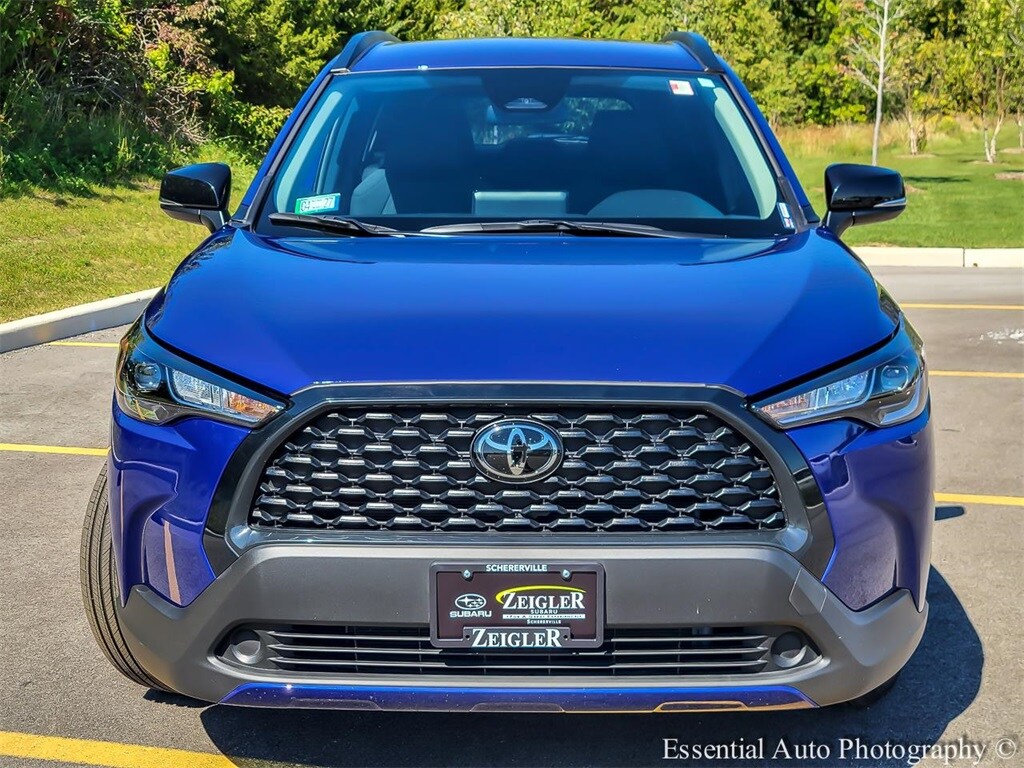 2025 Toyota Corolla Cross LE photo 2