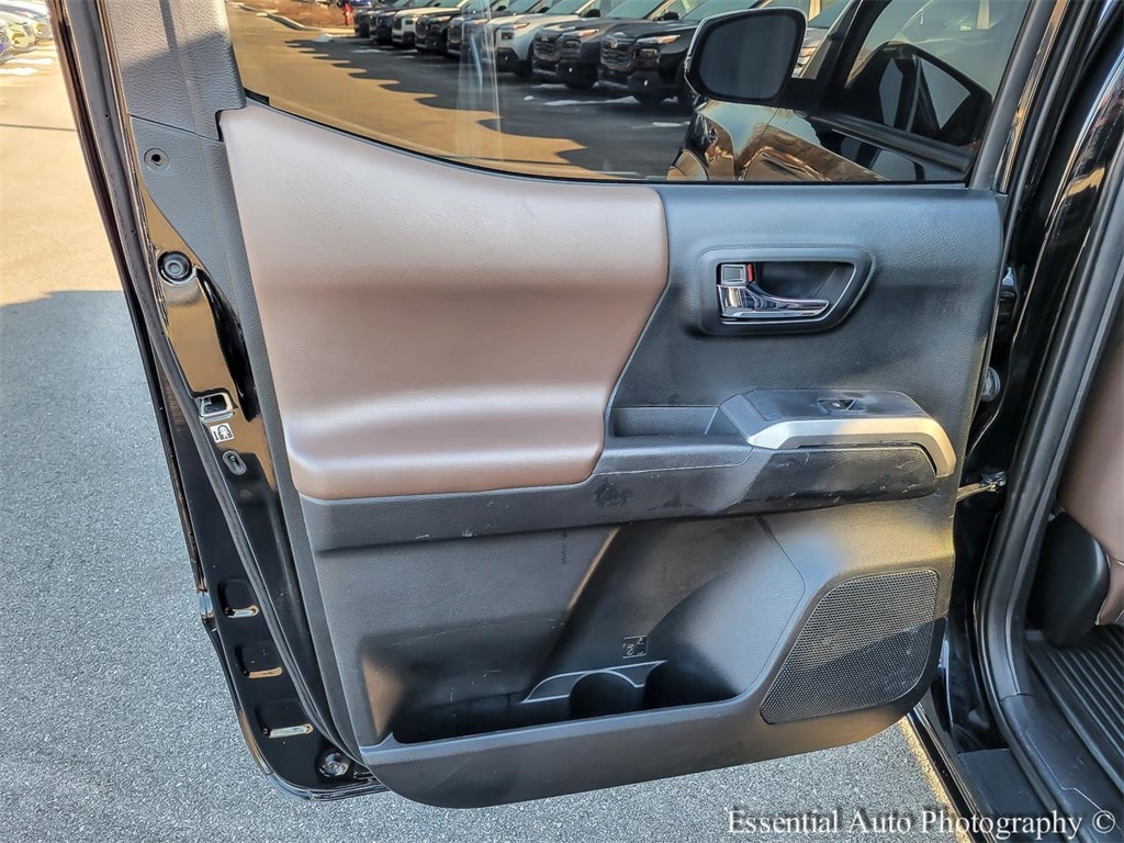 2017 TOYOTA TACOMA - Image 25