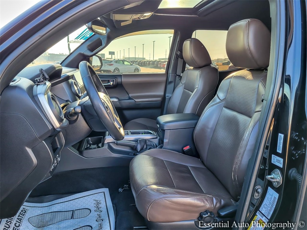 2017 TOYOTA TACOMA - Image 8