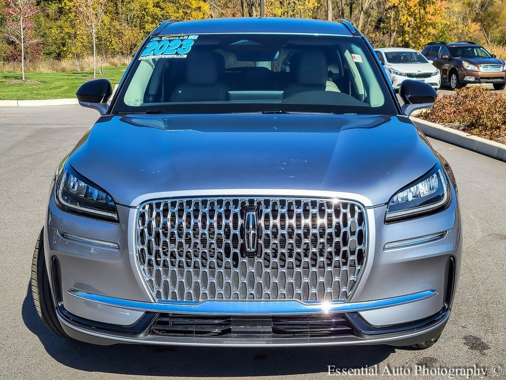 2023 Lincoln Corsair Standard photo 2
