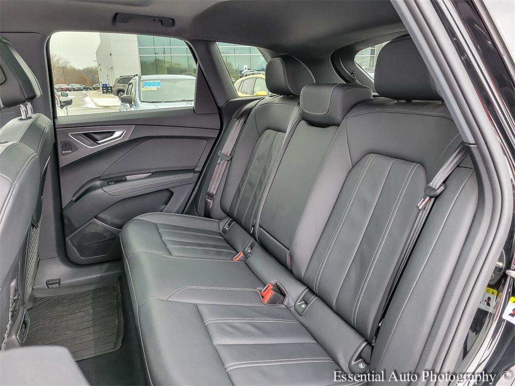 2022 AUDI Q4 - Image 11