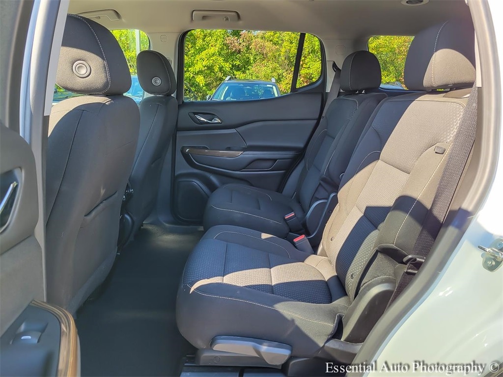 2023 GMC ACADIA - Image 10