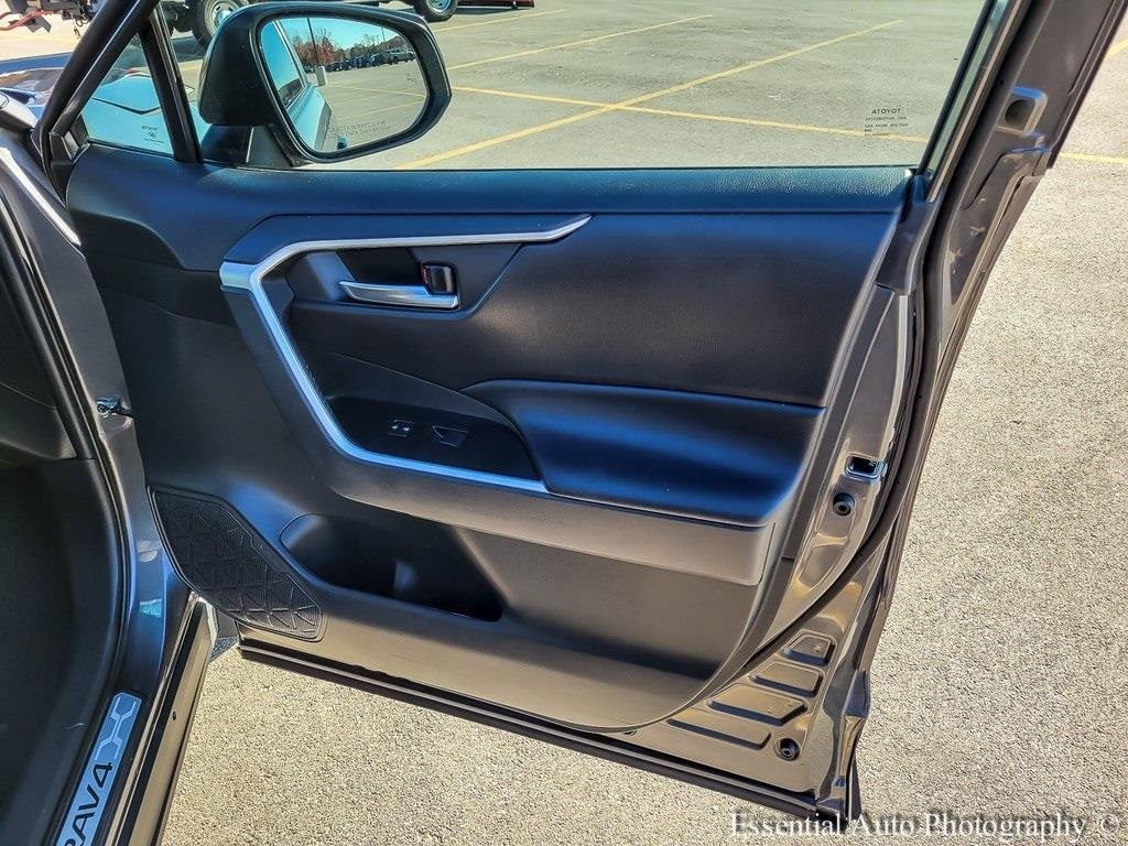 2021 TOYOTA RAV4 - Image 31