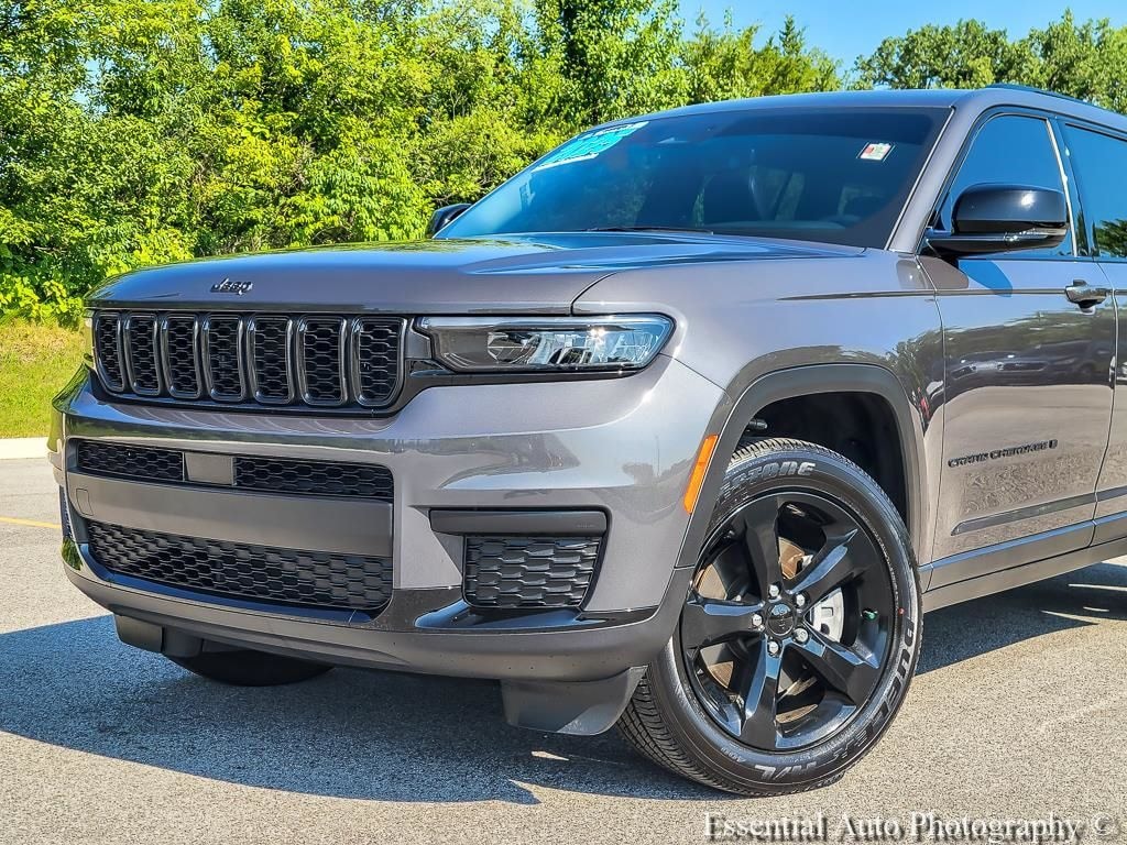 Used 2025 Jeep Grand Cherokee L Laredo SUV