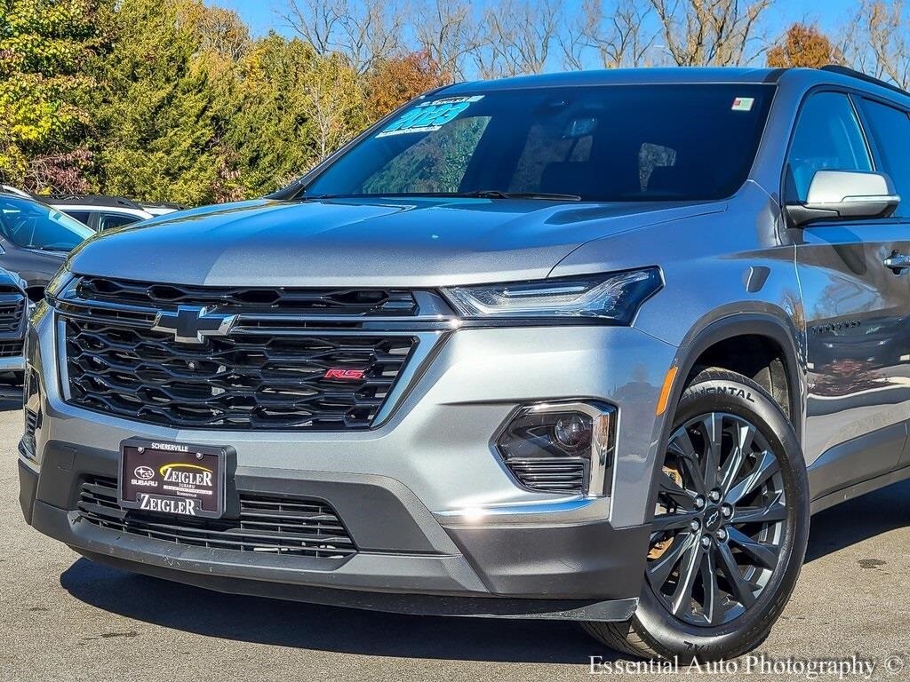 2023 Chevrolet Traverse RS photo 2