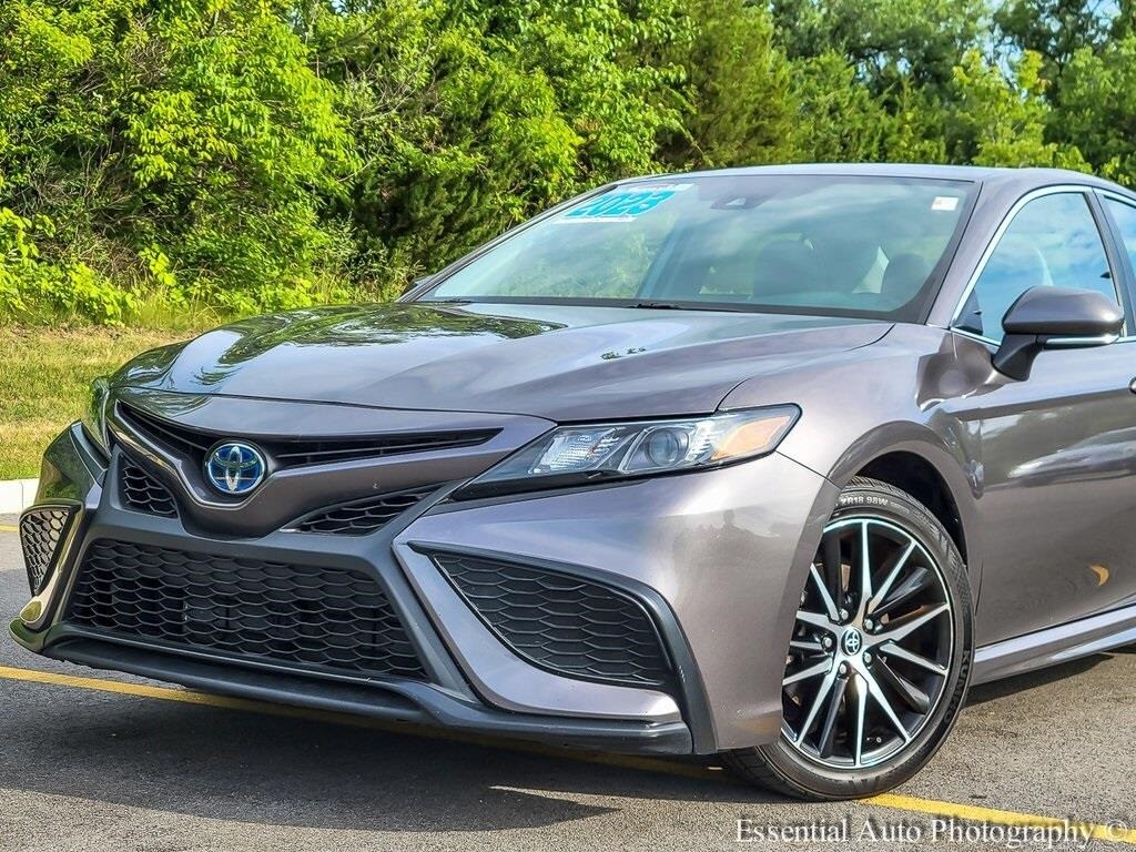 2023 Toyota Camry Hybrid SE photo 2