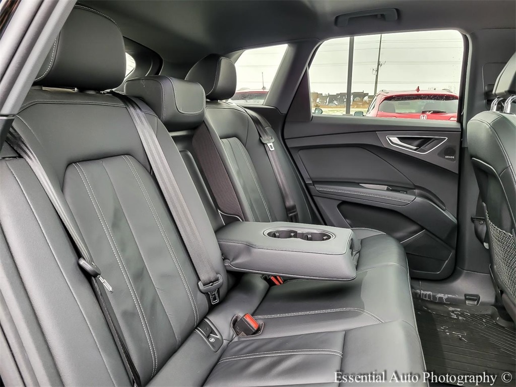 2022 AUDI Q4 - Image 30