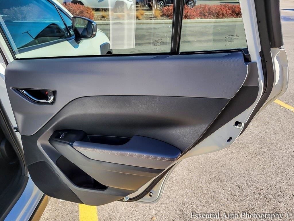 2025 SUBARU CROSSTREK - Image 30