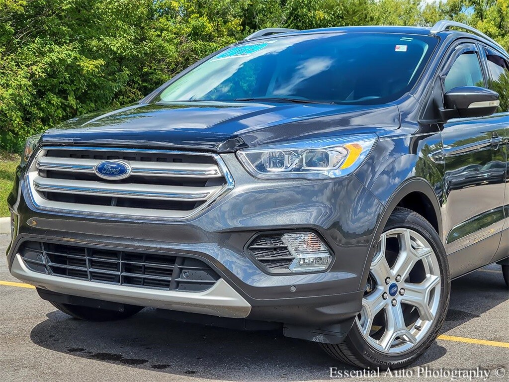 2019 Ford Escape Titanium photo 2