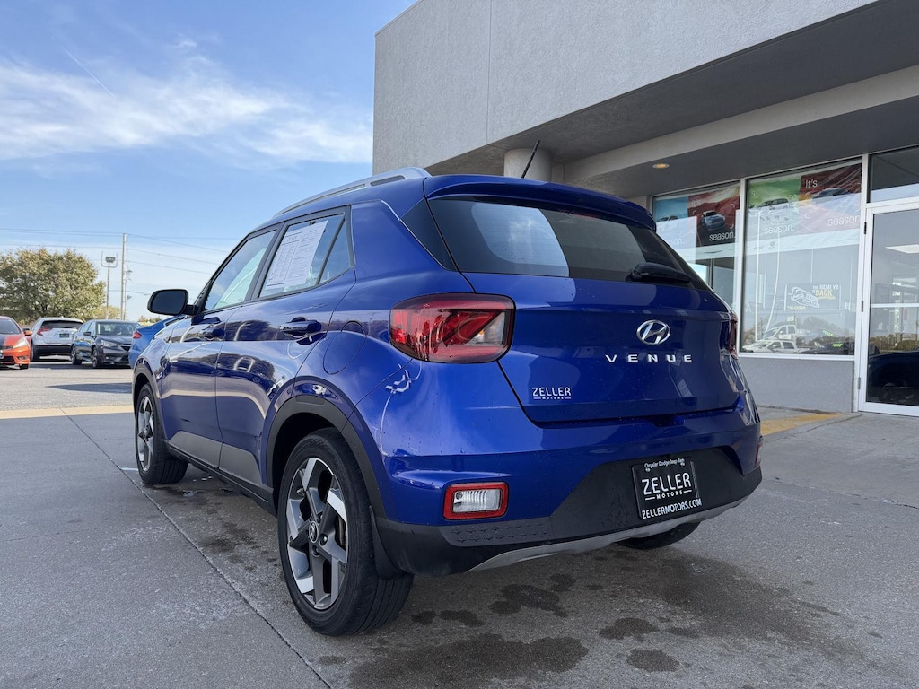 Used 2023 Hyundai Venue Limited SUV