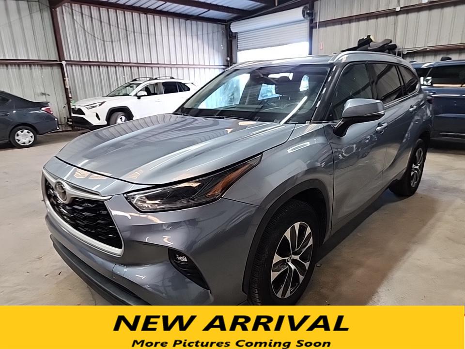 2021 Toyota Highlander XLE's photo