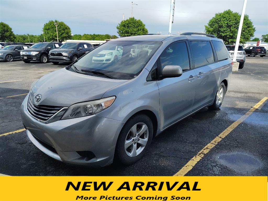 2013 Toyota Sienna's photo