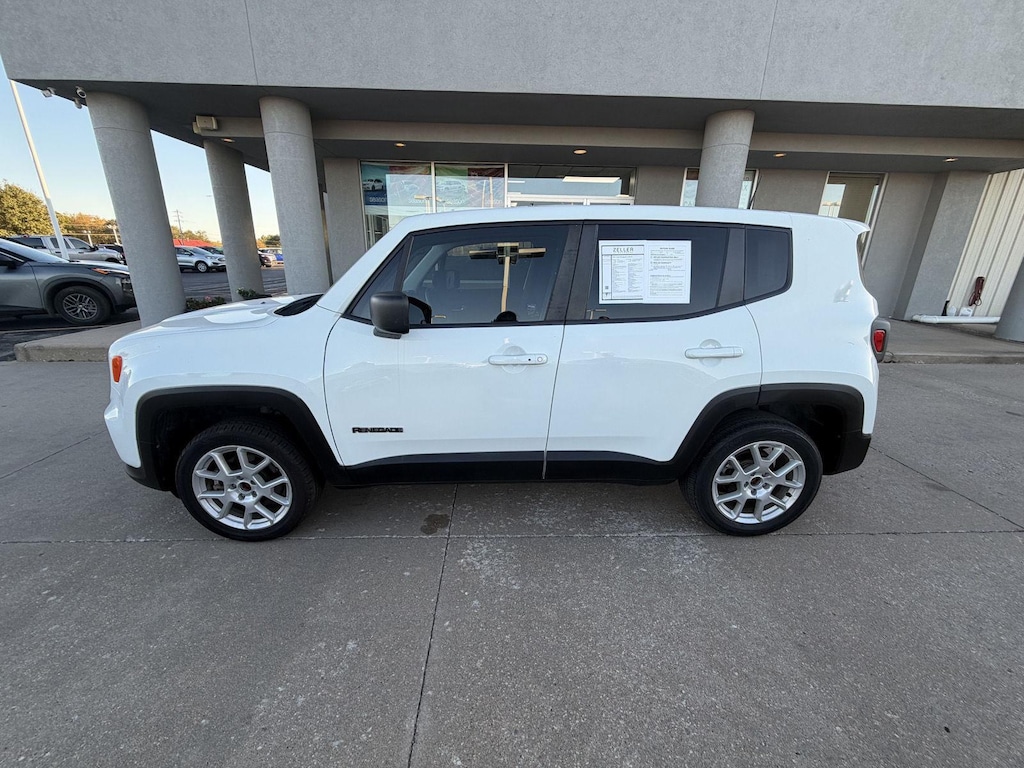Used 2022 Jeep Renegade Latitude SUV