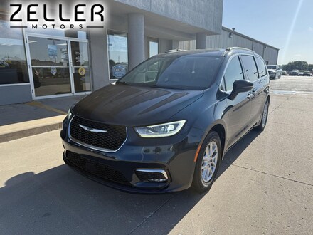 2022 Chrysler Pacifica Touring L Van