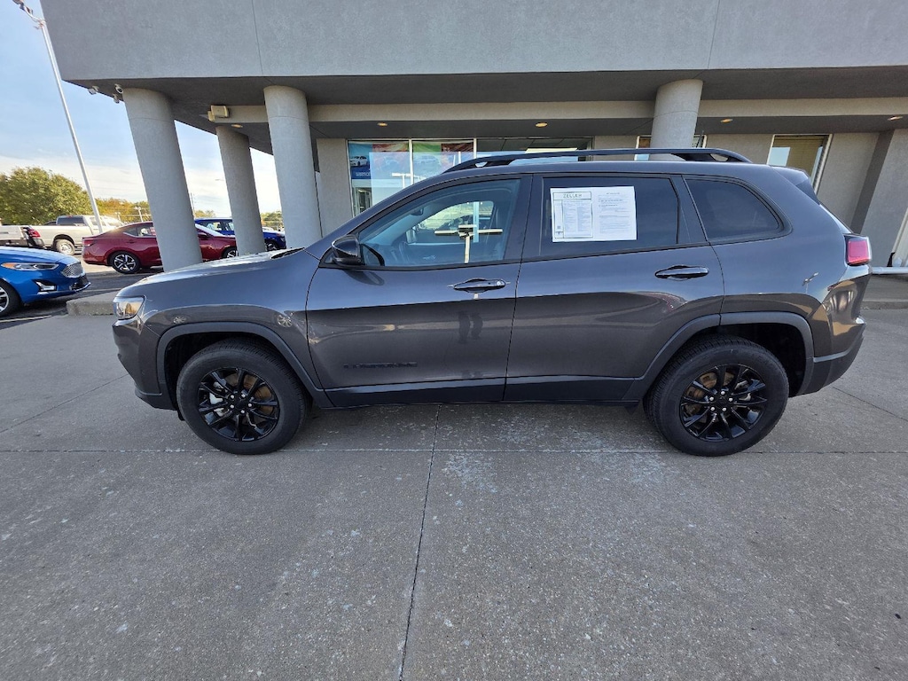 Used 2023 Jeep Cherokee Altitude Lux SUV