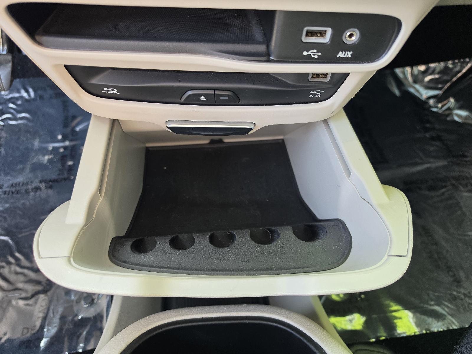 2020 Chrysler Pacifica Hybrid Limited - Photo 33