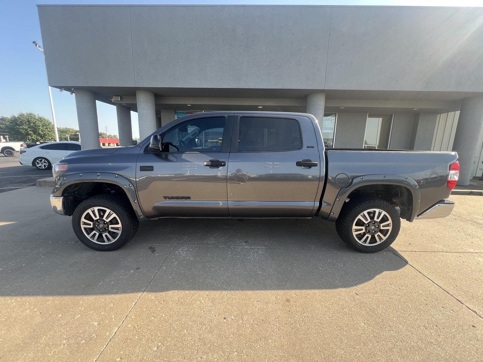 2018 Toyota Tundra SR5 CrewMax photo 2