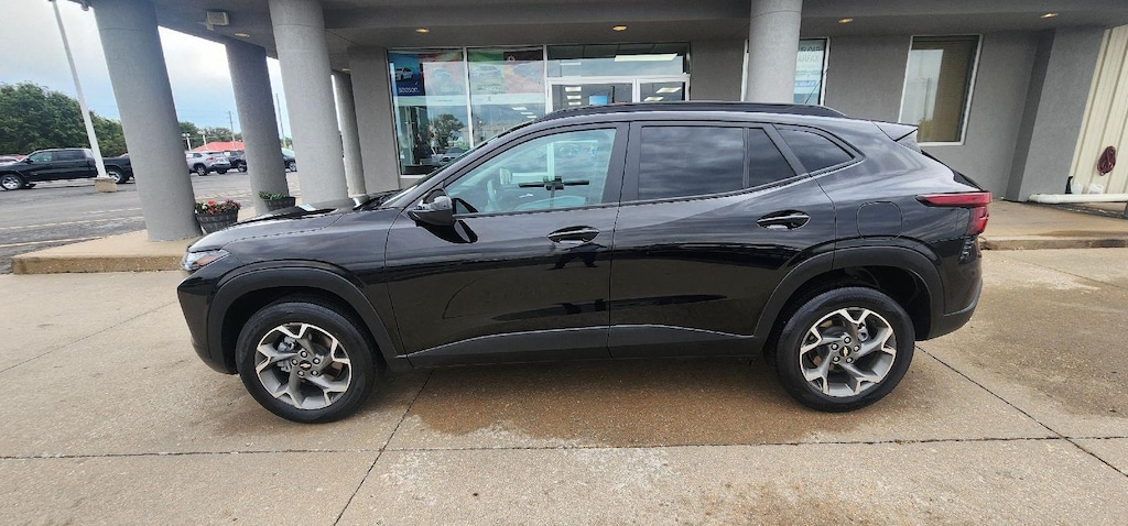Used 2025 Chevrolet Trax LT SUV